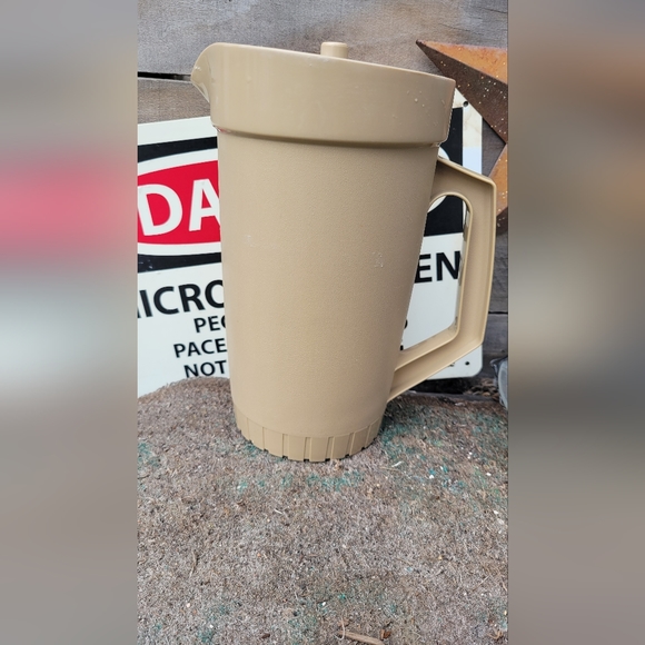 Tupperware Pitcher - Picture 2 of 6